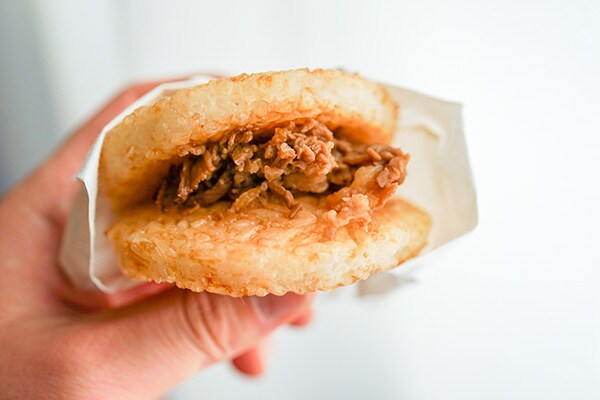 1個125円!業務スーパーの「ライスバーガー」を食べてみた