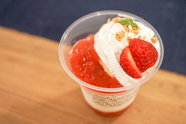 高いけどおいしい!ファミマの「いちごのパフェ」を食べました