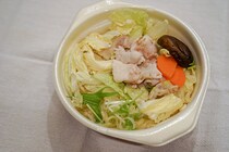 セブンの「ごま豆乳鍋うどん」は野菜たっぷりでクリーミー美味♪