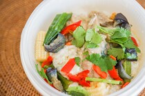 成城石井のグリーンカレーはゴロゴロ具材で食べ応えアリ！