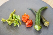 素材のうまみがスゴイ！成城石井で買った野菜スナック菓子3選