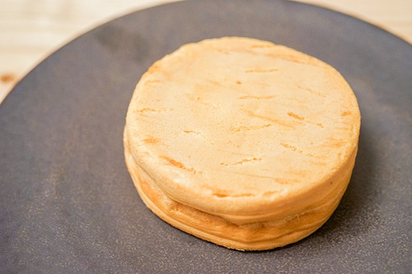 温めるとめっちゃウマイ！ファミマの「もちっと丸 ち～ず」