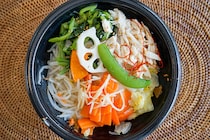 1杯満足！ファミマ新商品「生姜香る！鶏白湯スープごはん」がウマ！