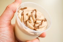 セブンの「チョコホイップのミルクプリン」は飲みものだ！