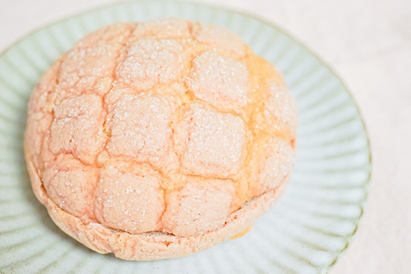 じわじわおいしくなる!?ローソン「いちごづくしのメロンパン」