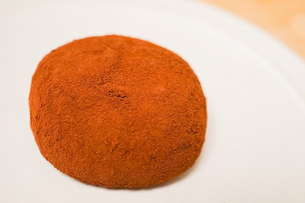 ローソン「濃深生チョコ大福」は食べづらいけどおいしいのです