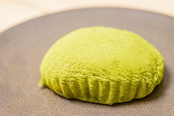 香りも楽しめる！ファミマの「ぷにもっちわらび」は黒蜜入り