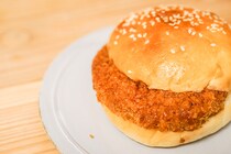 牛肉比率100%！セブンのメンチカツバーガーがたまらない！