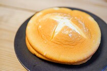 ファミマの「ダブルクリームサンド（チーズ）」はふっわふわ～♪