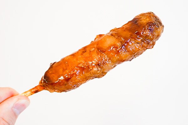 【数量限定】濃いめでモチモチ!ファミマの「肉巻きおむすび串」