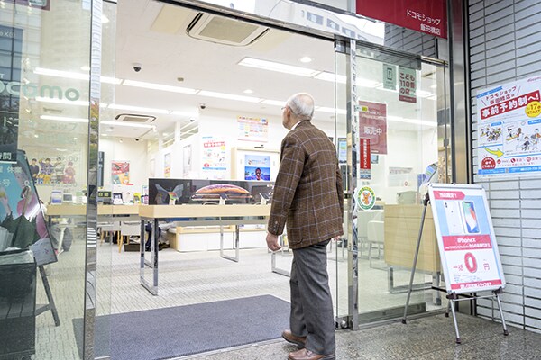 もう親にスマホの使い方を教えなくてOK?無料のスマホ教室ってなんだ?