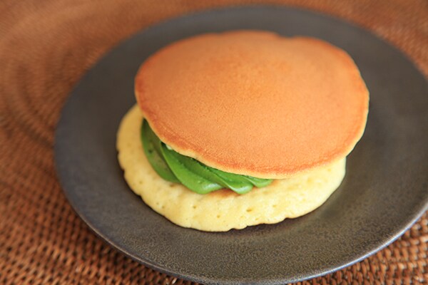 【宇治抹茶】セブンの新作「生どら」は“苦み強め”でおいしい♪