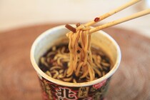 黒の衝撃…！「蒙古タンメン中本 北極ブラック」を食べて涙目になった