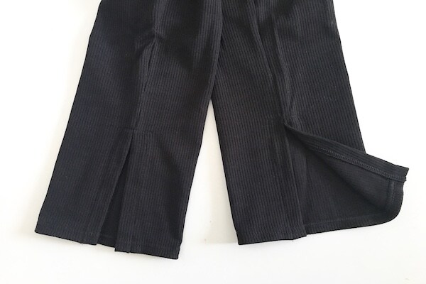 【ユニクロ】サイズ感は？コーデは？「リブスリットレギンス」を穿いてみた