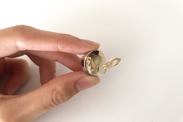 3COINSの「ボタンモチーフイヤリング」は高見え確実!