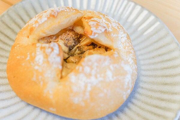 【ローソン新商品】きなこと求肥が入ったフランスあんぱんを食べてみた