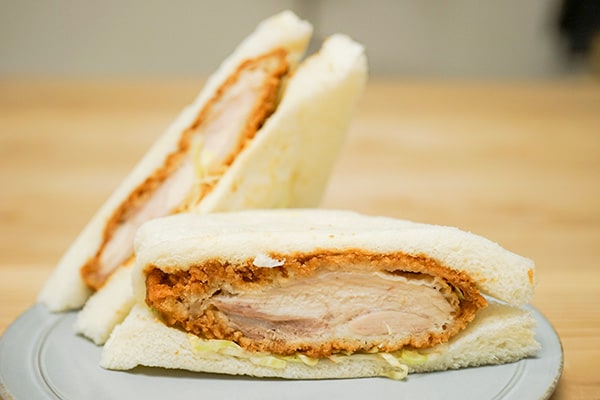 セブンの「チキンカツサンド」は満足感がスゴイのです!