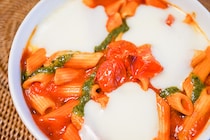 セブンの「マルゲリータ風とろーりチーズグラタン」が復活している♪