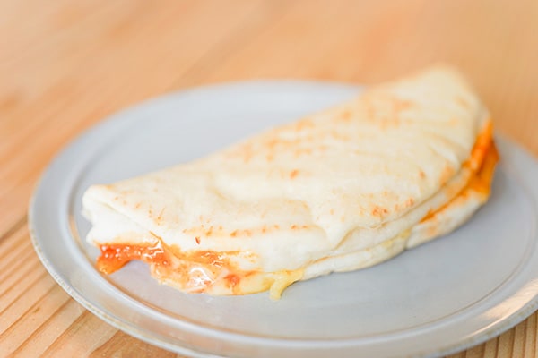 ピリ辛とろける♪ ファミマの「ピザサンド ハバネロチーズ」