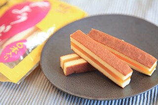 カルディの「川越芋ようかんかすてら」は甘くて不思議な食感！