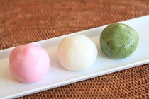 こしあん・みたらし・粒あん…ファミマの「三色団子」が3度おいしい♪