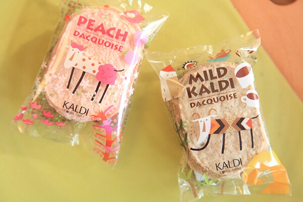 サクふわしっとり！カルディ「ダックワーズ」に新作が2種類登場！