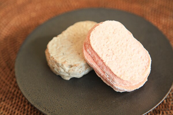 サクふわしっとり！カルディ「ダックワーズ」に新作が2種類登場！