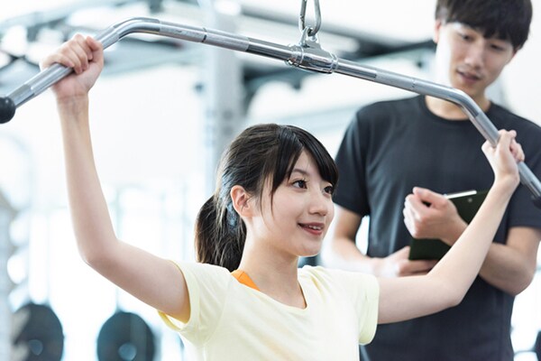 【2択アンケート】筋トレするなら…「自宅派」・「ジム派」どっち?