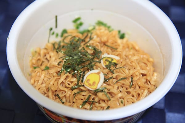スープも楽しめる!「チキンラーメンの油そば」がウマすぎ!