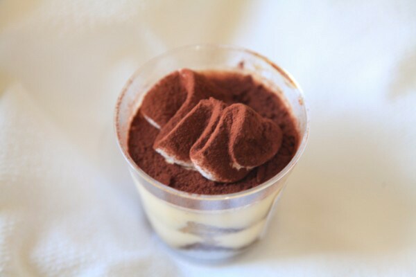 ファミマ「コクと香りのティラミス」はコーヒー香る大人味でした