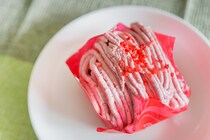 ローソンの「濃苺モンブラン」はどこを食べても苺でした！