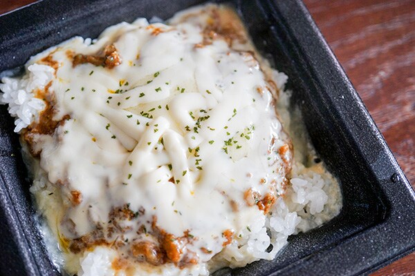 チーズ好き必見!? ローソン「本気のチーズ!」からキーマカレー登場