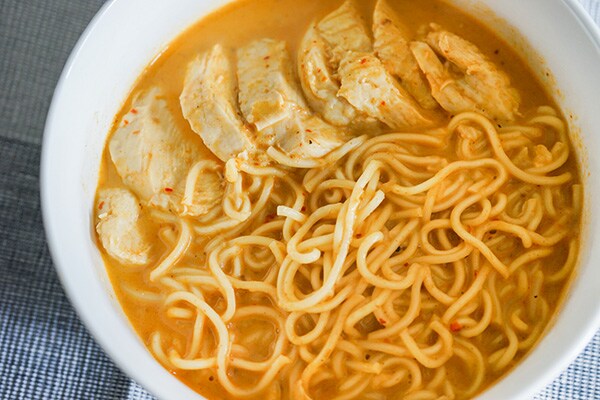 お値段高めだけどウマイ!カルディの「カレーラーメン」とは?