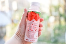 果肉たっぷりでおいしい！ファミマの「いちごミルク」を飲んでみた
