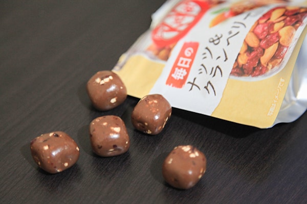 ルビーチョコを手軽に！「毎日のナッツ＆クランベリー」が話題！