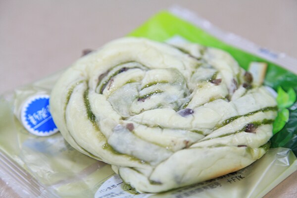 苦くて甘い!ファミマの菓子パンに抹茶フレーバーが仲間入り!