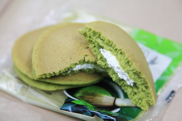 苦くて甘い!ファミマの菓子パンに抹茶フレーバーが仲間入り!