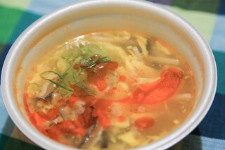 【春雨入り】ファミマの「酸辣湯」はちょいすっぱ＆ちょい辛でハマりそう♪