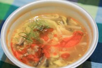 【春雨入り】ファミマの「酸辣湯」はちょいすっぱ＆ちょい辛でハマりそう♪