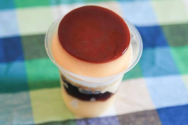 プリン好きならファミマの「窯出しプリンのパフェ」をゲットすべし!