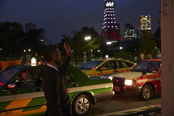 上司とタクシーに乗る場合、どこに座る?