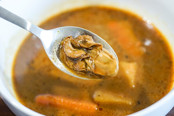 明治屋で買った!レトルトの「カキスープカレー」が辛ウマ!