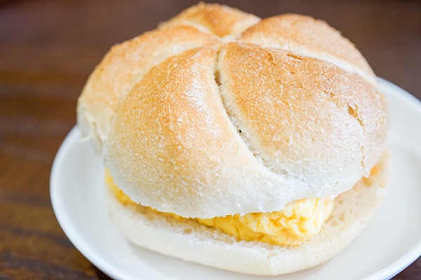 【関東限定】ローソンの「カイザーサンド」はパンがウマイ!