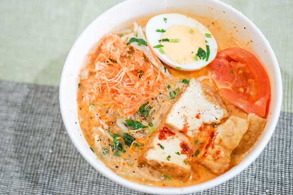 最後の1滴まで飲み干したい!成城石井の「シンガポール風ラクサ」