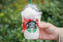 【スタバ新作】いちごフラペチーノホワイトはマカロン入りでサクうま！