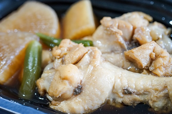 レンチンだけで本格味を楽しめる！ローソンの「鶏手羽元と大根の煮物」