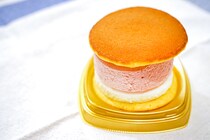 大量クリームだけど意外とあっさり！セブンの「苺みるくくりぃむ生どら焼」