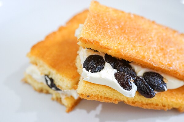 135円でボリューム満点！ヤマザキの「レーズンサンド」がサクサク美味