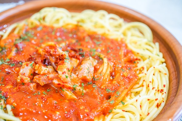 ローソン新商品「旨辛アラビアータ」は汗かく辛さだけどウマイ!