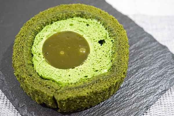 ローソンの新作ロールケーキは抹茶＆ゼリーでウマーイ！